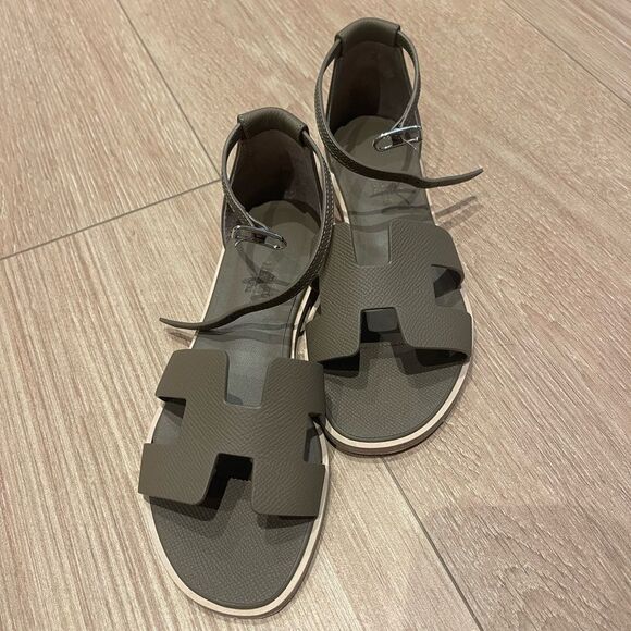NWT Hermes sandals. Size 5. - Picture 1 of 5